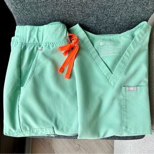FIGS SCRUB SET JADE Zamora Joggers Size XSP and One Pocket Scrub Top XS